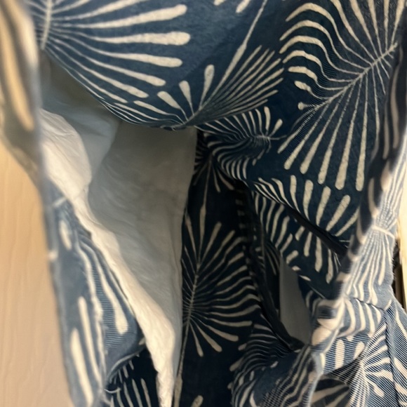 Joie Vintage Elastic waist tribal/tropical print blue & white shorts. S. NWT! - Picture 9 of 9